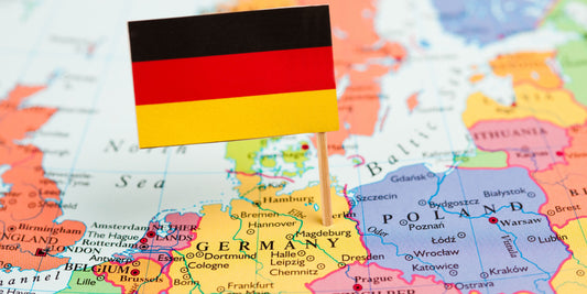 Deutschland und Patriotismus: Duftbäume mit der Deutschen Flagge als Symbol nationaler Verbundenheit